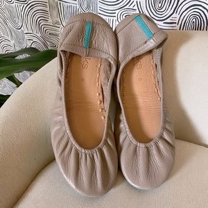 Tieks Shoes, Size 8, Taupe